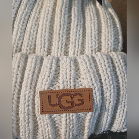 J&M UGG Logo Warm Hat - Picture 2 of 4